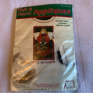 Vintage Felt & Fabric Appliqués‎ Christmas Angel Kit